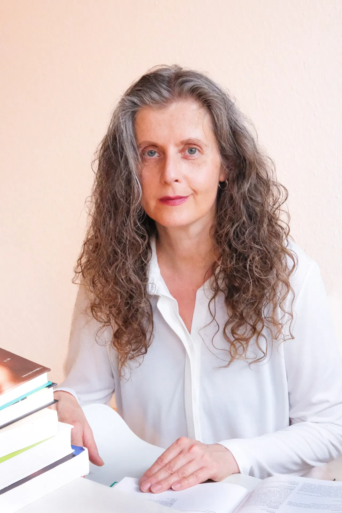 Isabelle Kujath in ihrer Naturheilpraxis in Düsseldorf
