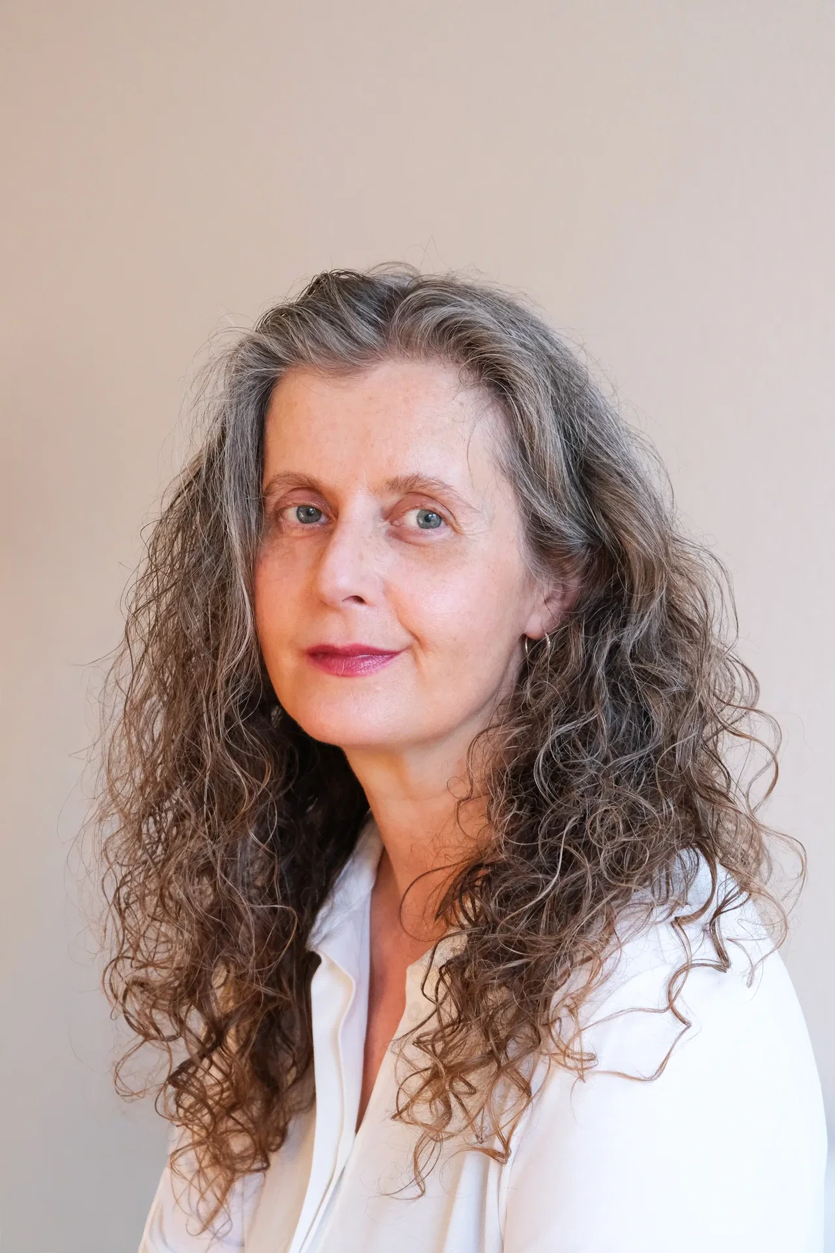 Isabelle Kujath in ihrer Naturheilpraxis in Düsseldorf